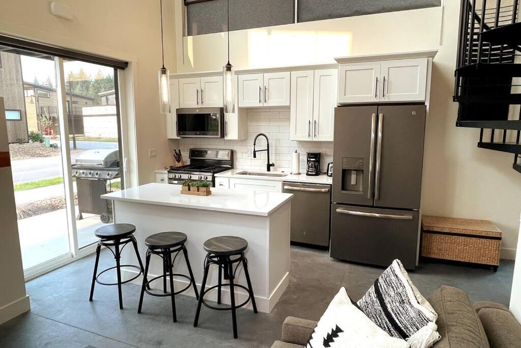 Brand New Upscale Home- Best Location! Whitefish Eksteriør bilde