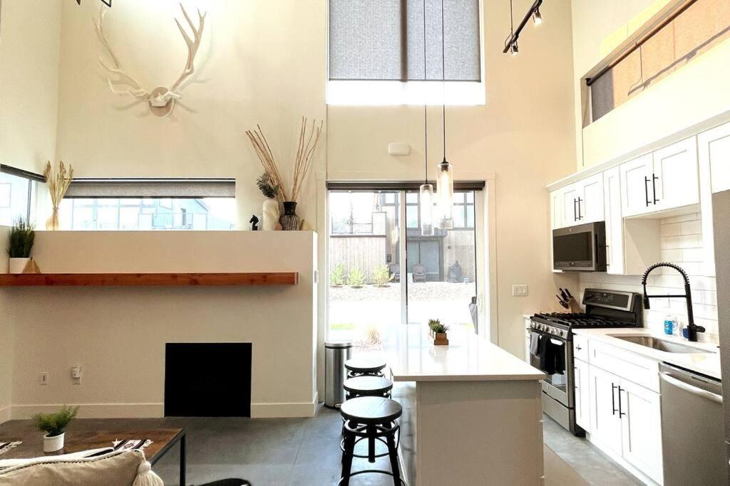 Brand New Upscale Home- Best Location! Whitefish Eksteriør bilde